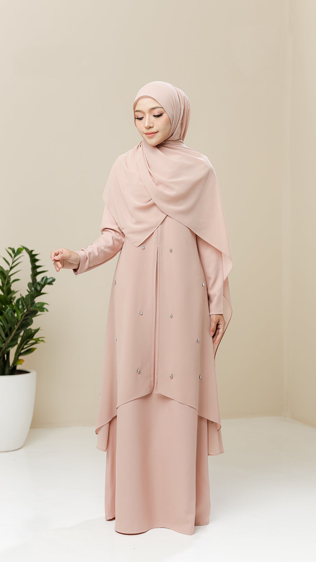 Graceful Radiance Abaya